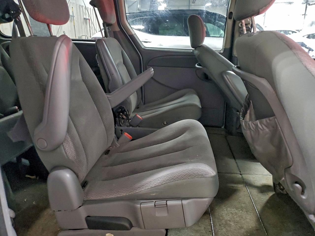 2006 CHRYSLER TOWN & COUNTRY LX photo 11