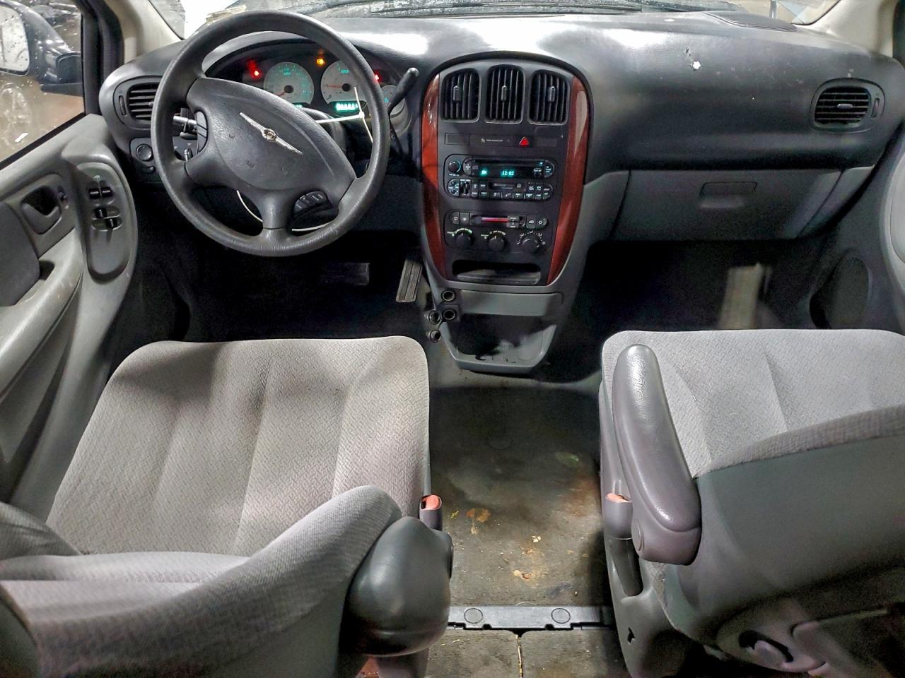 2006 CHRYSLER TOWN & COUNTRY LX photo 8