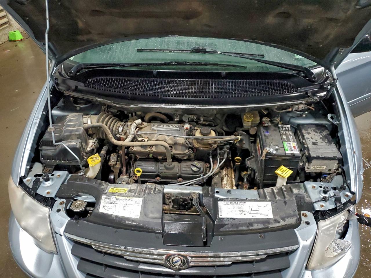 2006 CHRYSLER TOWN & COUNTRY LX photo 12