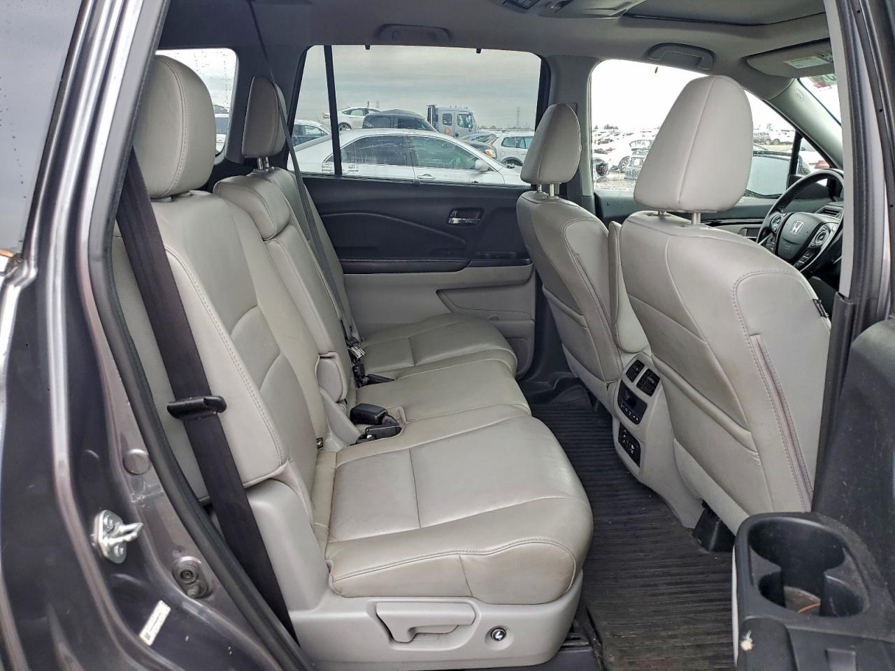 2016 HONDA PILOT TOURING photo 11