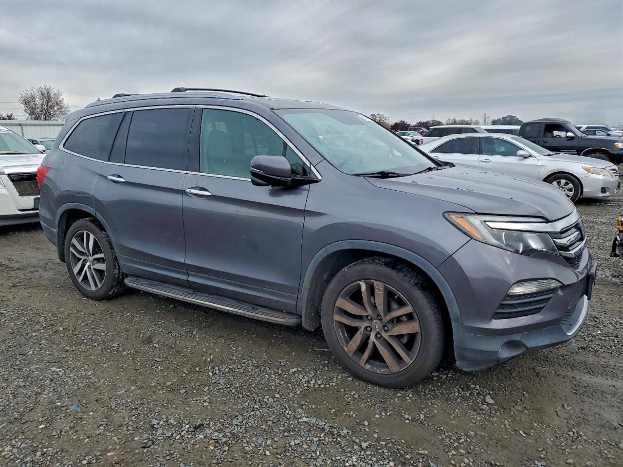 2016 HONDA PILOT TOURING photo 4