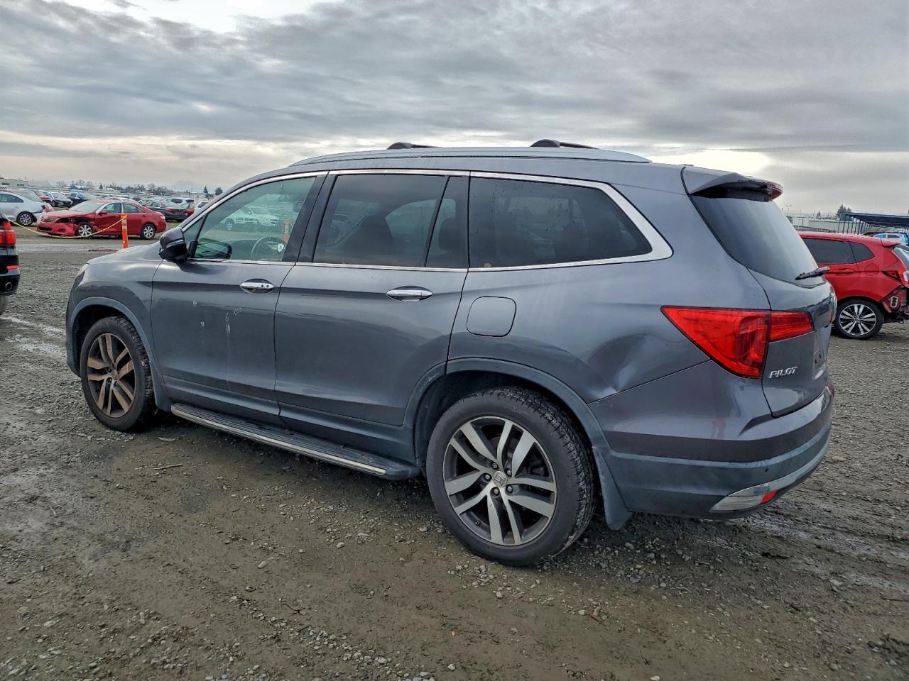 2016 HONDA PILOT TOURING photo 2