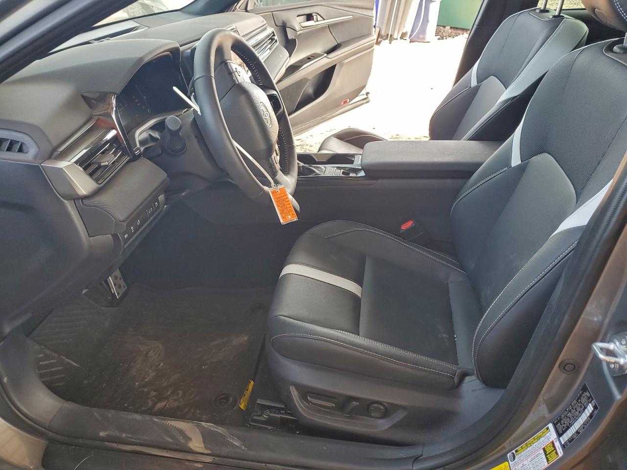 2025 TOYOTA CAMRY XSE photo 7