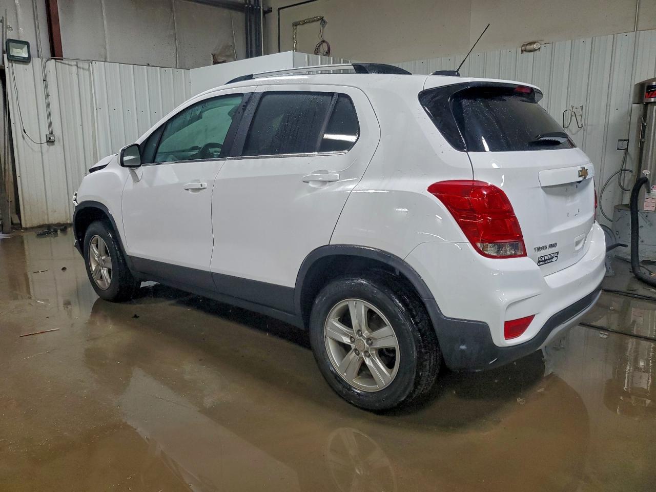 2017 CHEVROLET TRAX 1LT photo 2