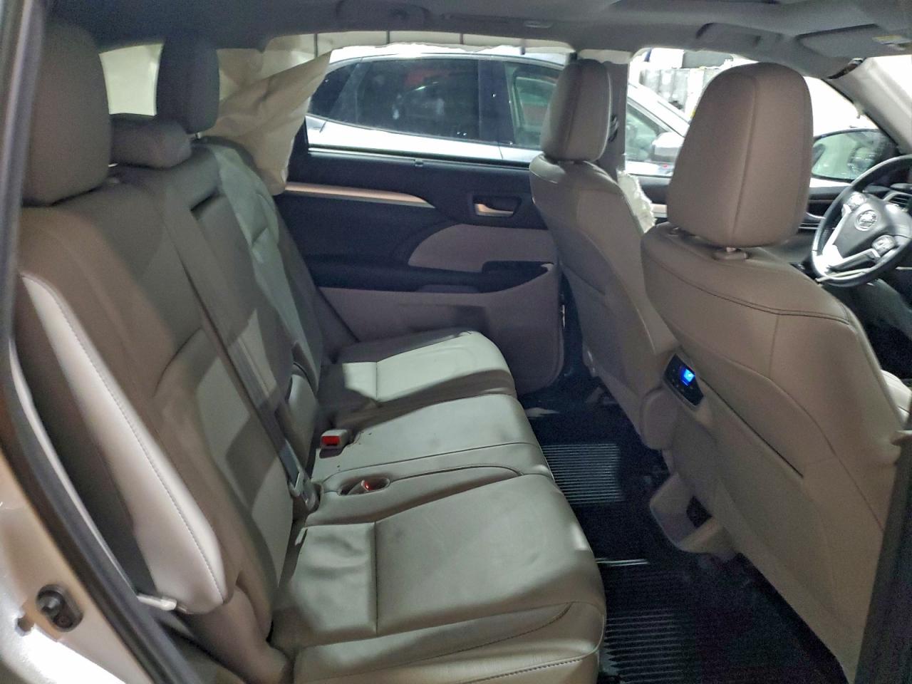 2018 TOYOTA HIGHLANDER SE photo 11