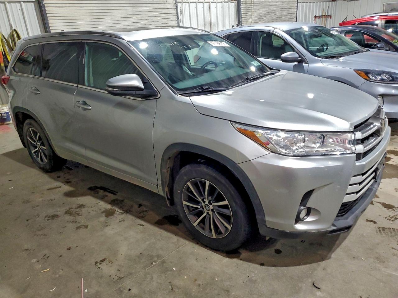 2018 TOYOTA HIGHLANDER SE photo 4