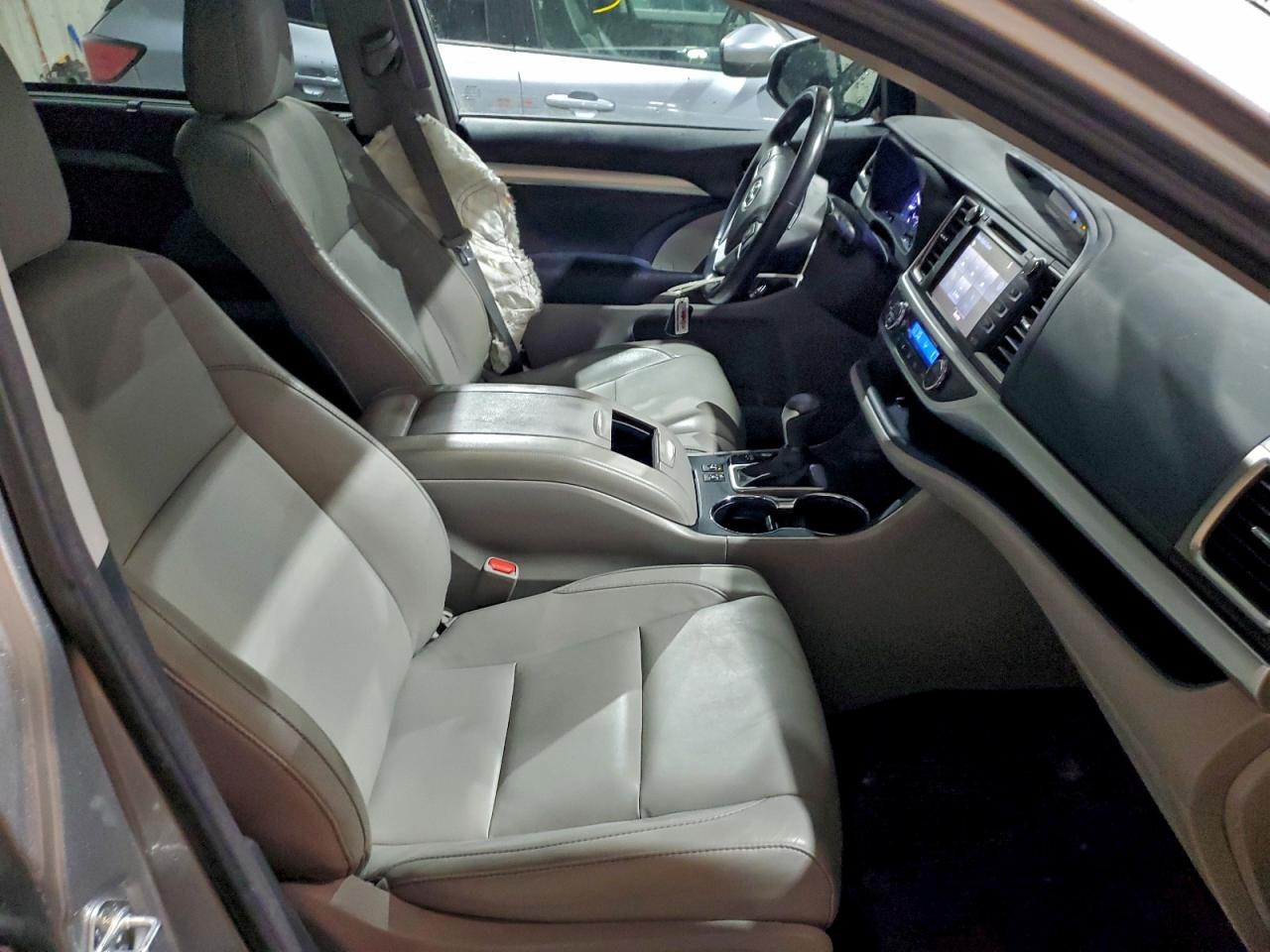 2018 TOYOTA HIGHLANDER SE photo 7
