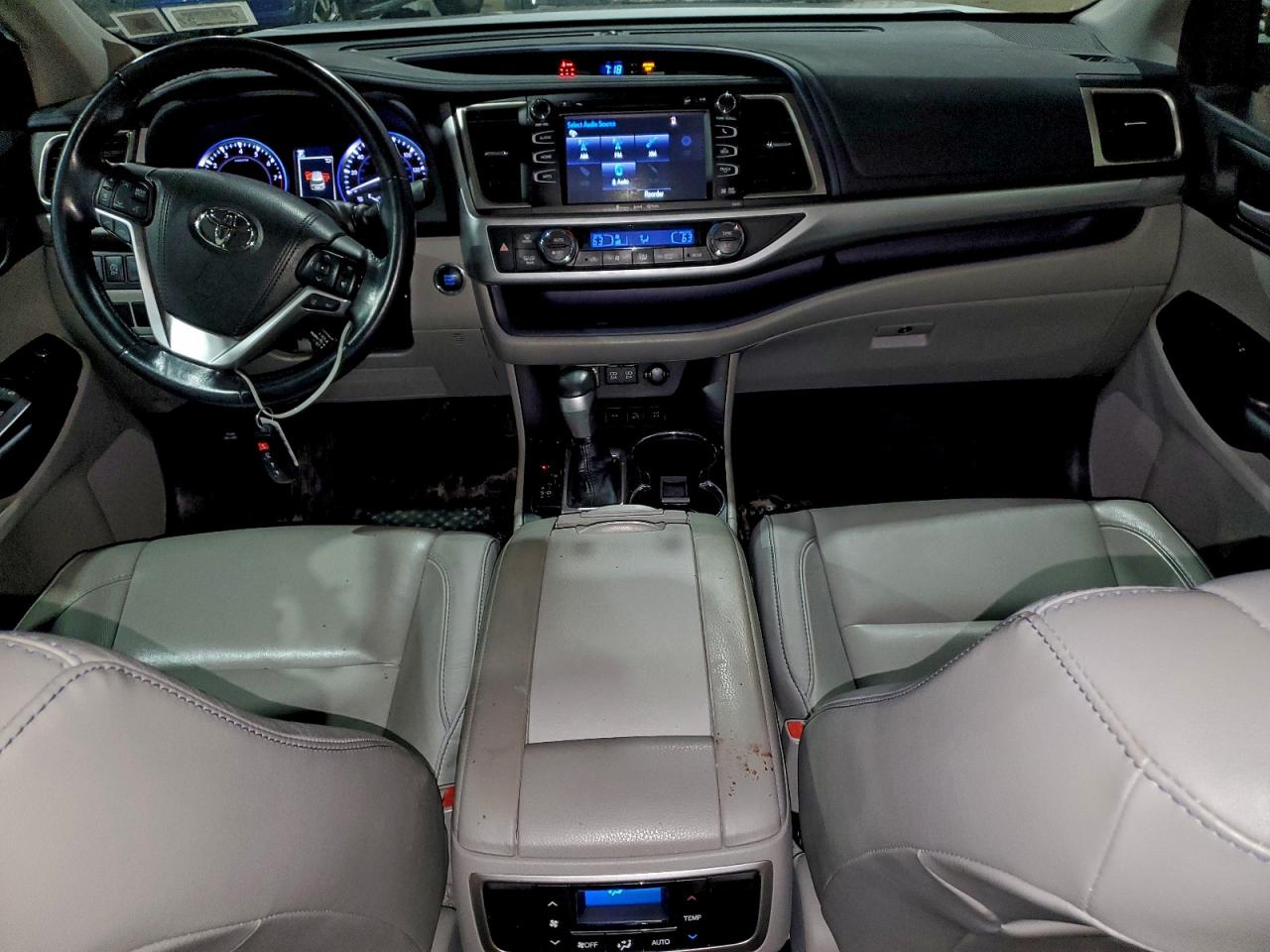 2018 TOYOTA HIGHLANDER SE photo 8