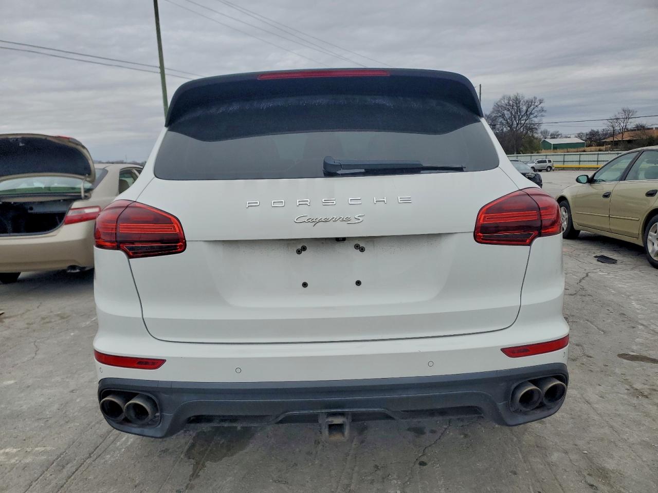 2016 PORSCHE CAYENNE S photo 16