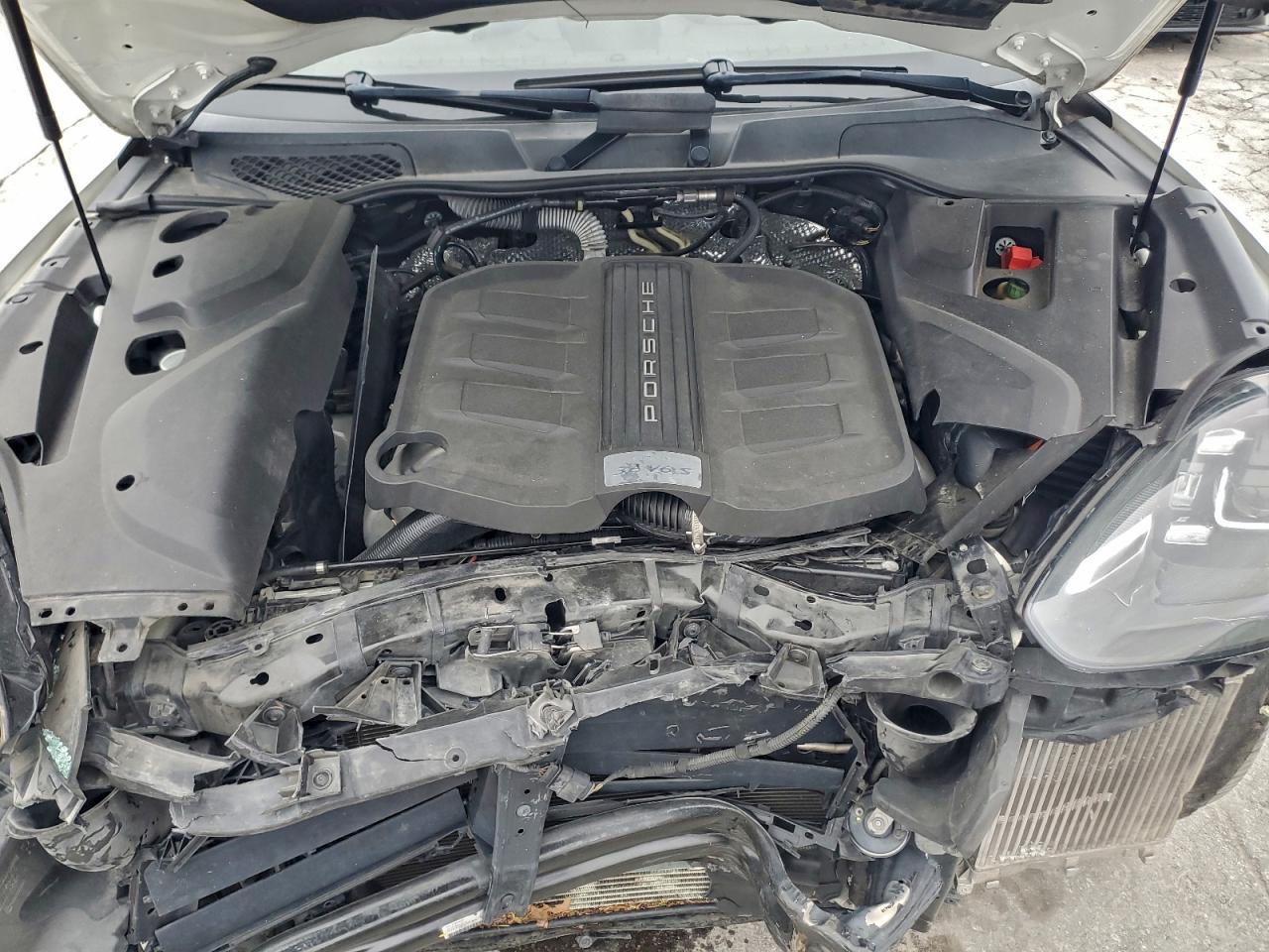 2016 PORSCHE CAYENNE S photo 31