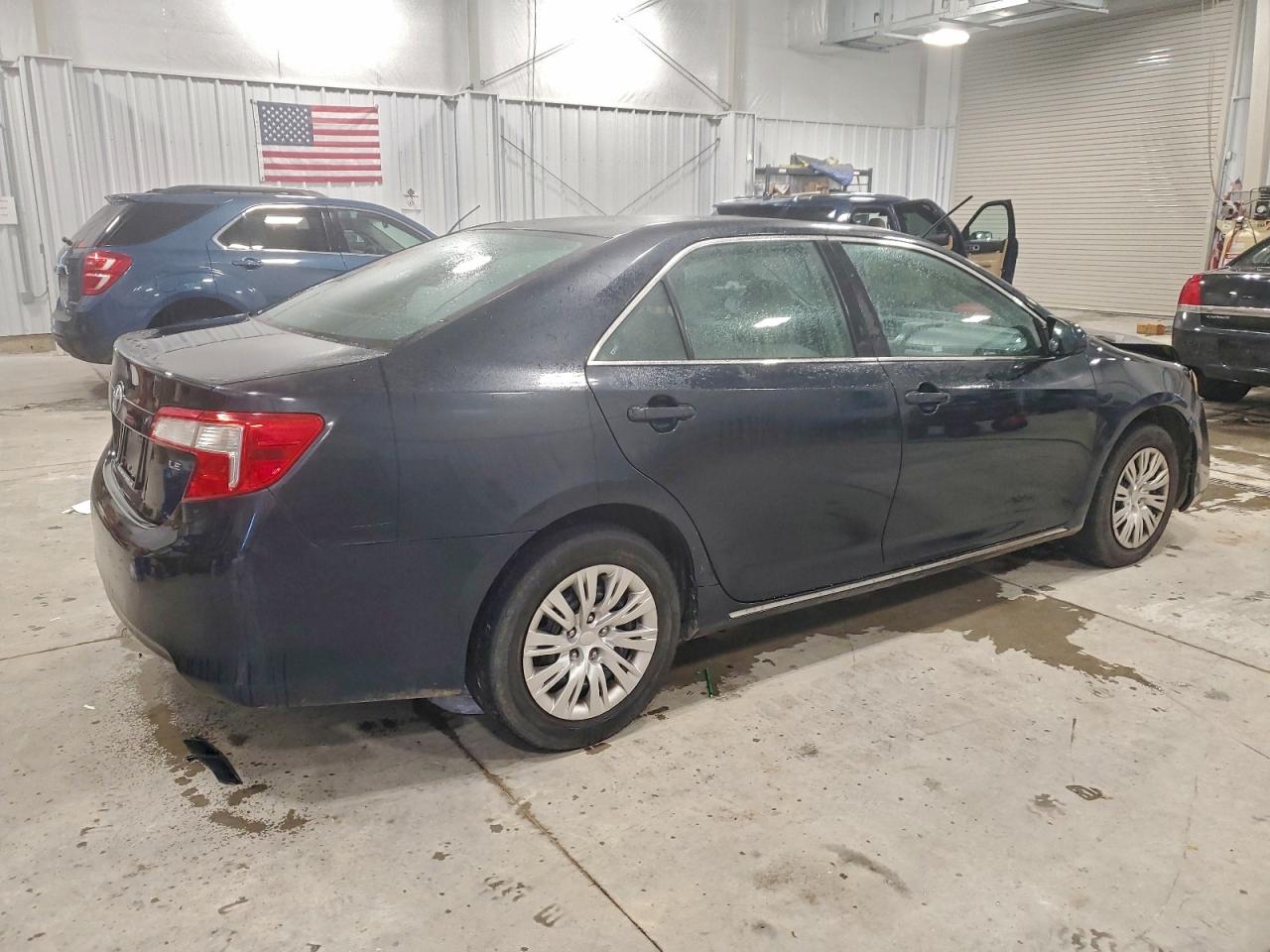 2013 TOYOTA CAMRY L photo 3