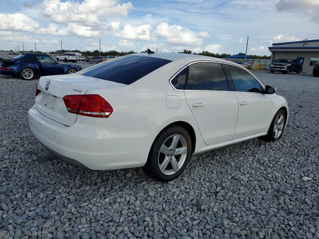 2012 VOLKSWAGEN PASSAT SE photo 3