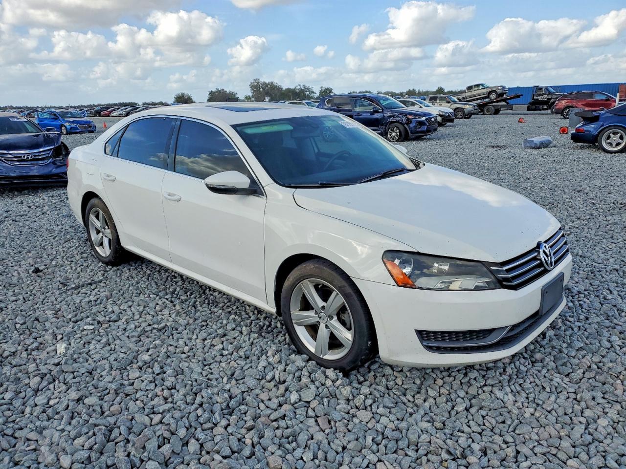 2012 VOLKSWAGEN PASSAT SE photo 4