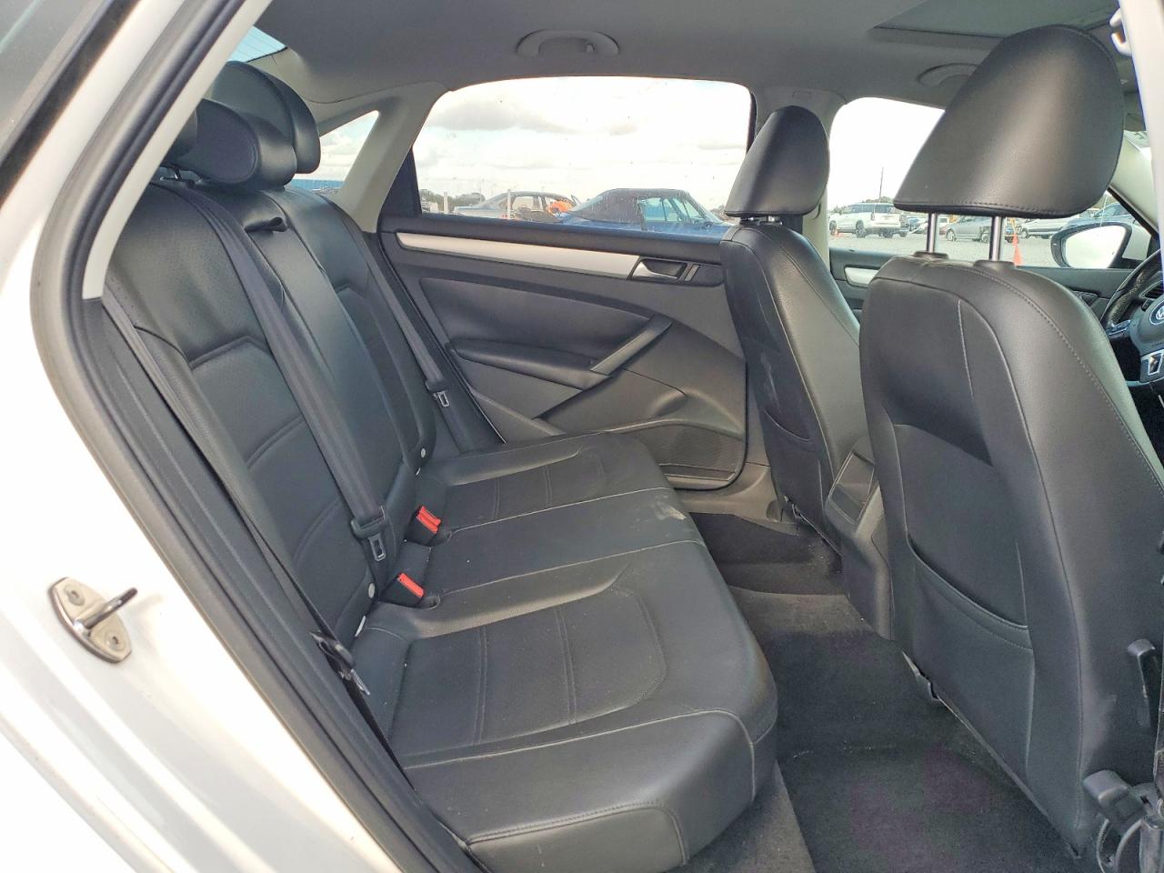 2012 VOLKSWAGEN PASSAT SE photo 10