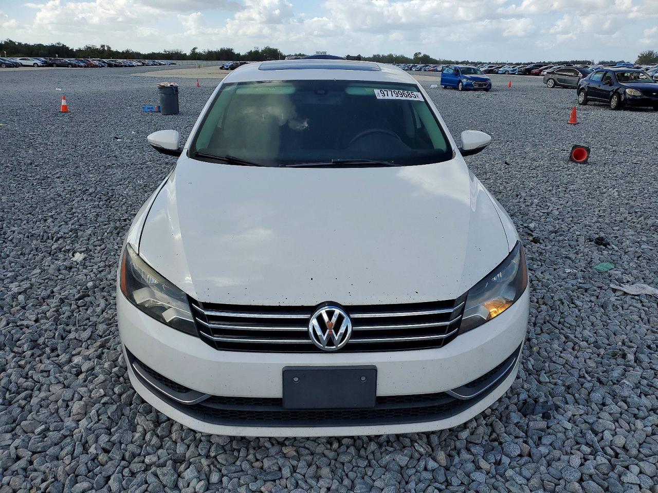 2012 VOLKSWAGEN PASSAT SE photo 5