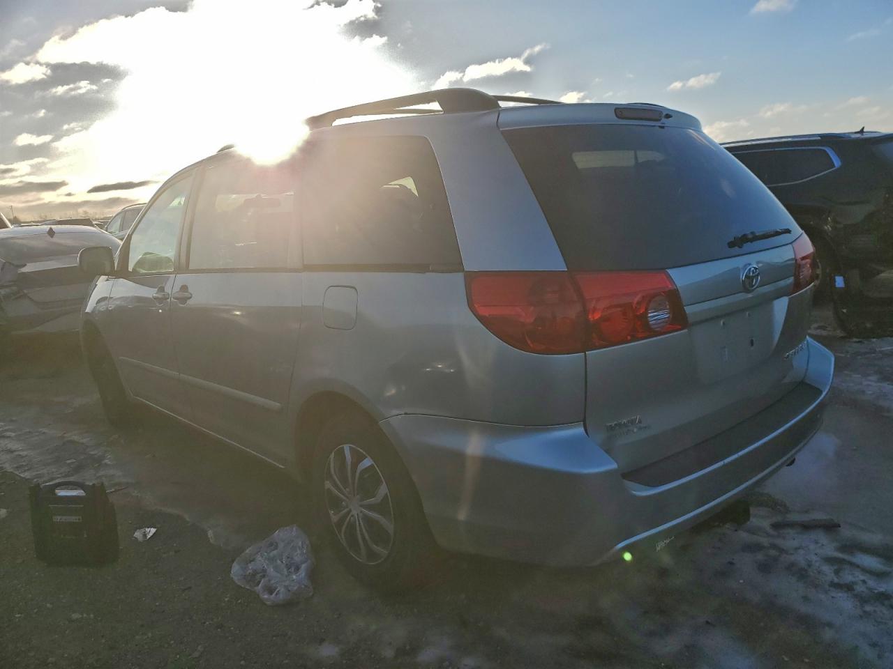 2006 TOYOTA SIENNA CE photo 2