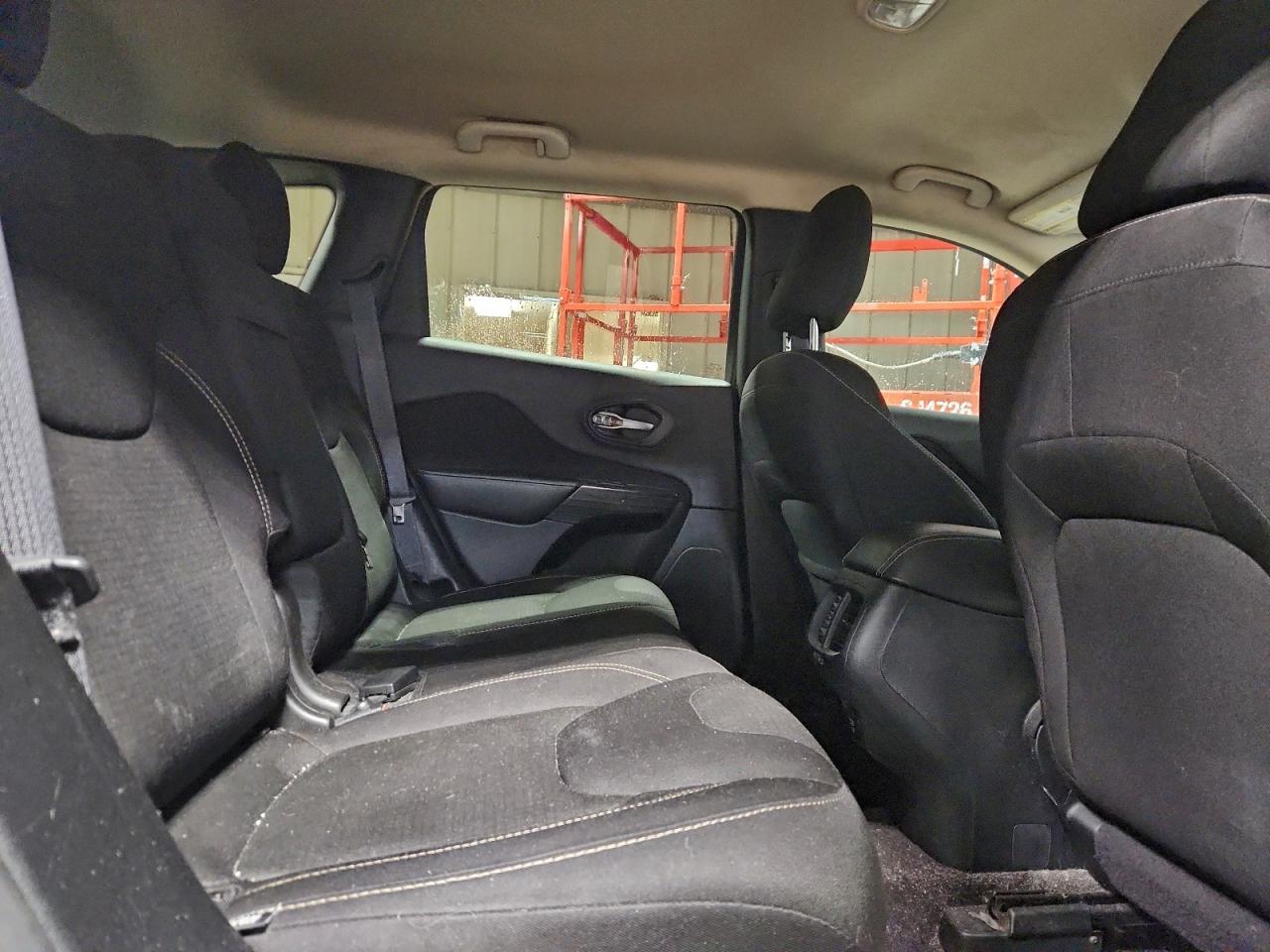 2016 JEEP CHEROKEE LATITUDE photo 11