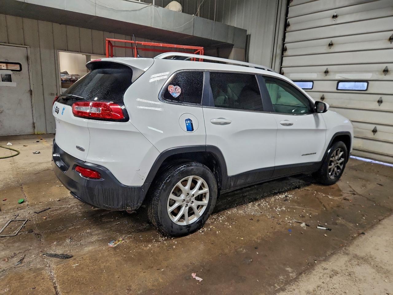 2016 JEEP CHEROKEE LATITUDE photo 3