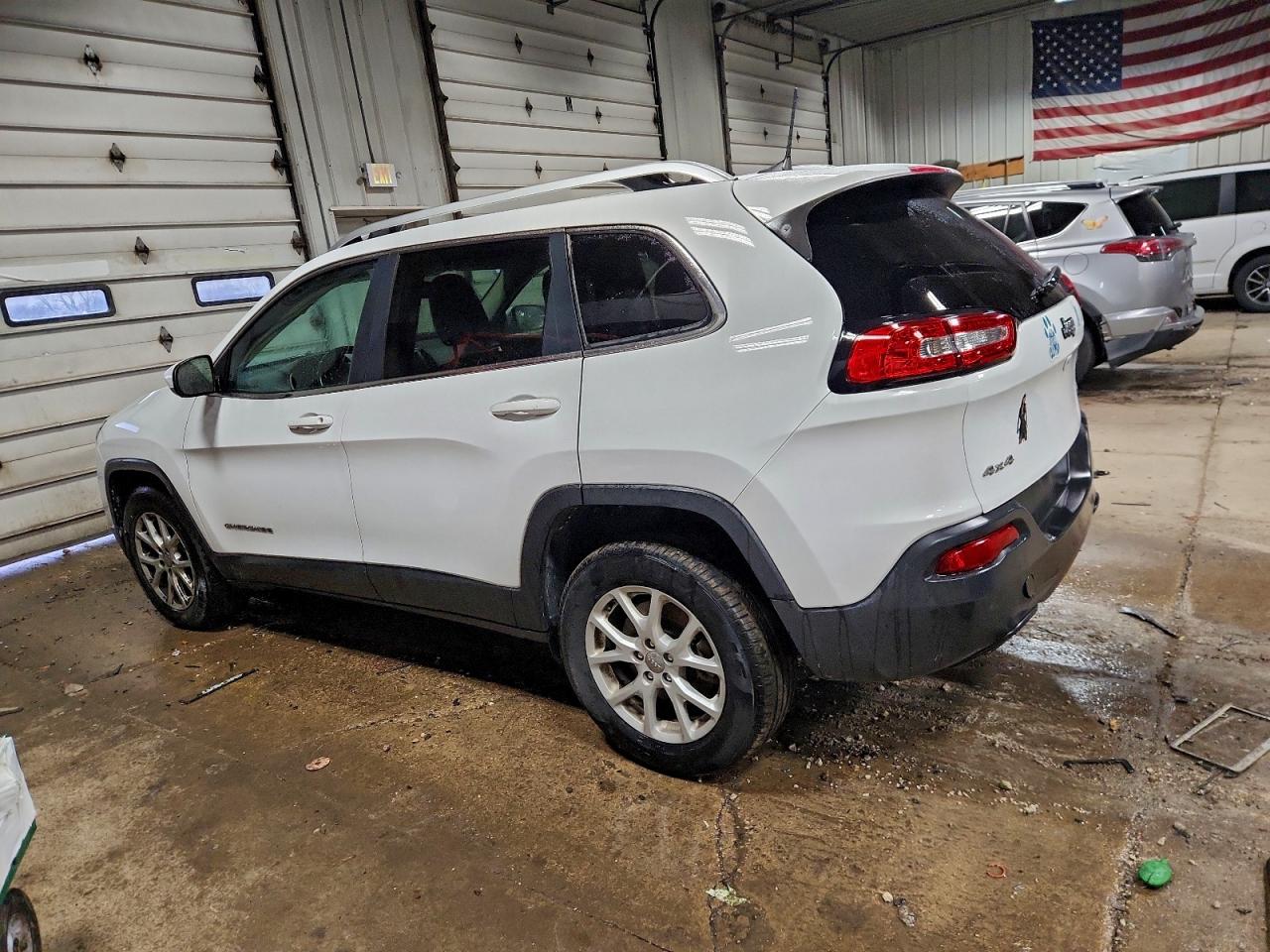 2016 JEEP CHEROKEE LATITUDE photo 2