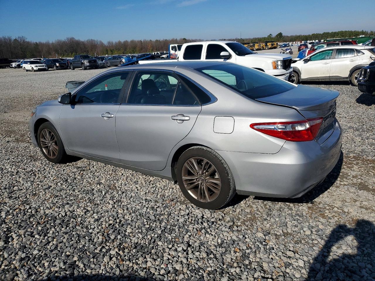 2017 TOYOTA CAMRY LE photo 2