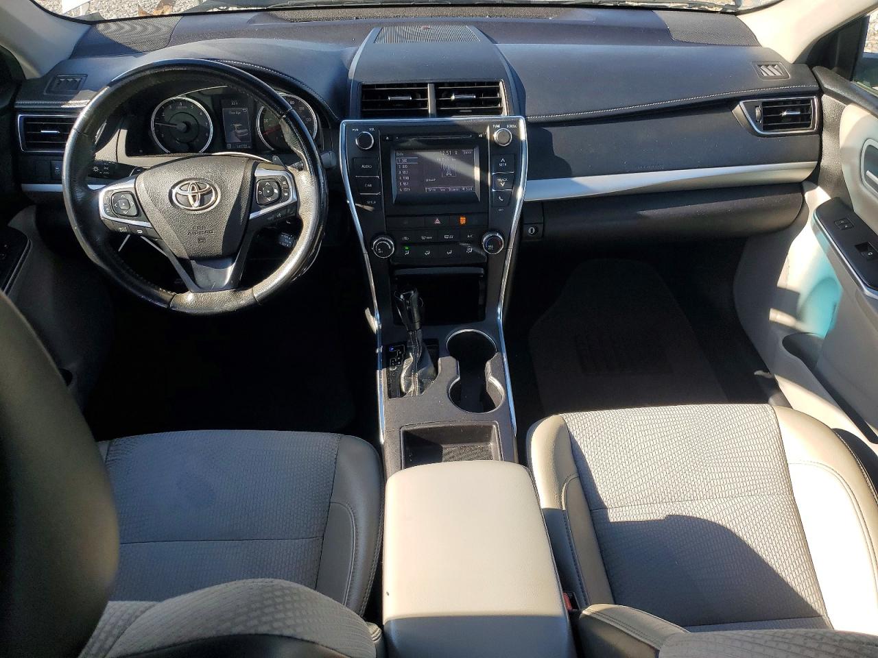 2017 TOYOTA CAMRY LE photo 8