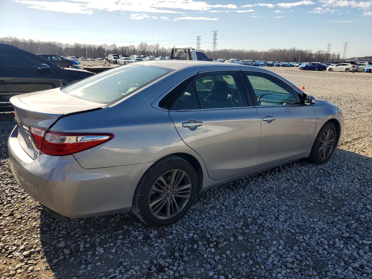2017 TOYOTA CAMRY LE photo 3
