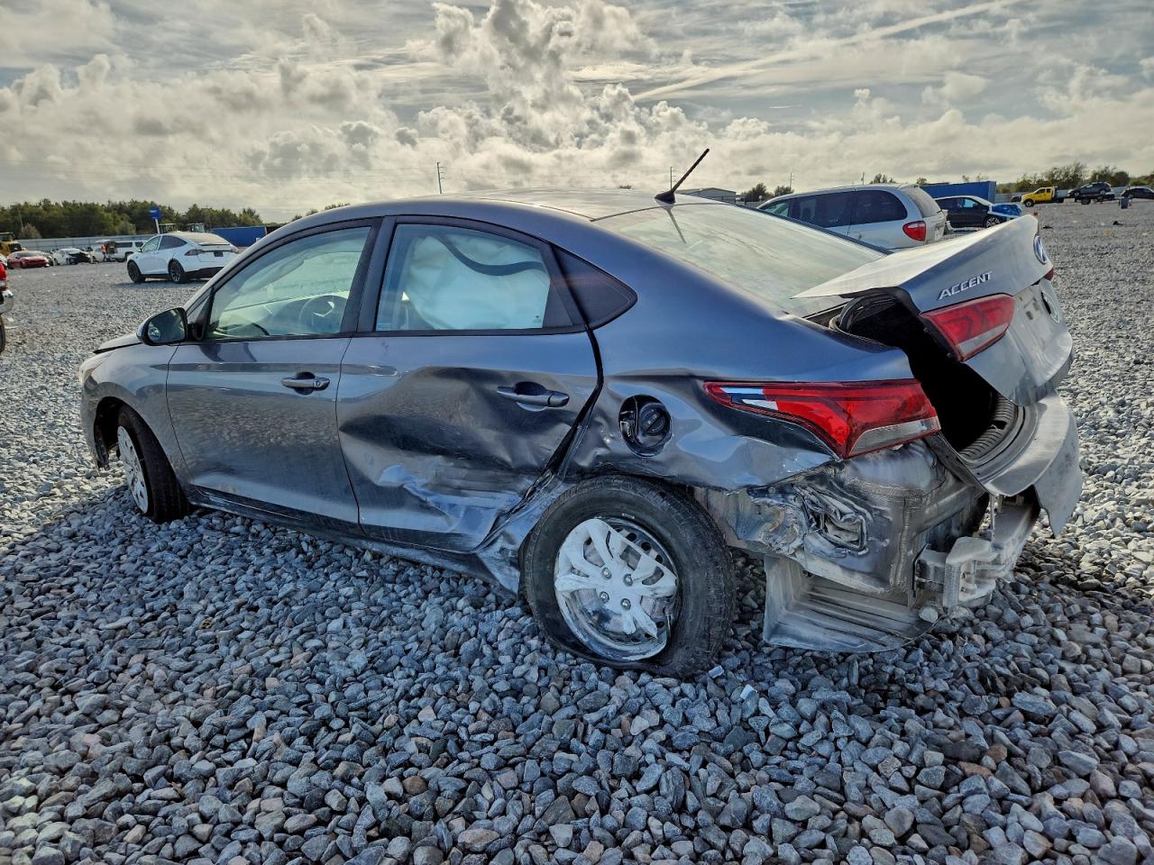 2019 HYUNDAI ACCENT SE photo 4