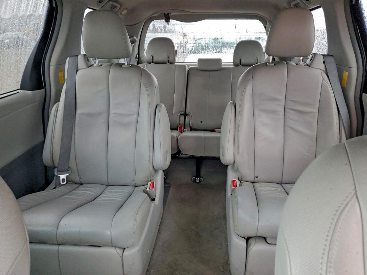 2014 TOYOTA SIENNA XLE photo 10