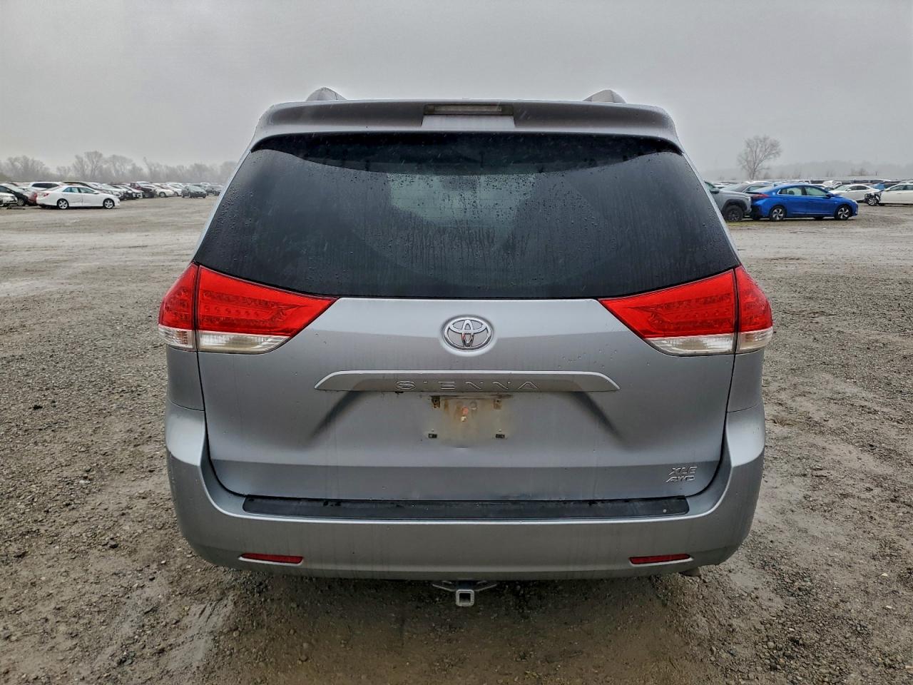 2014 TOYOTA SIENNA XLE photo 6