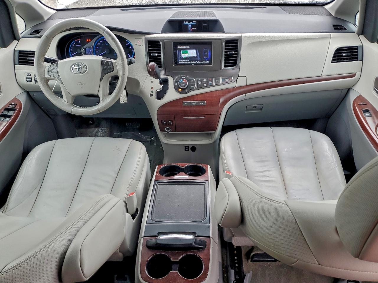 2014 TOYOTA SIENNA XLE photo 8