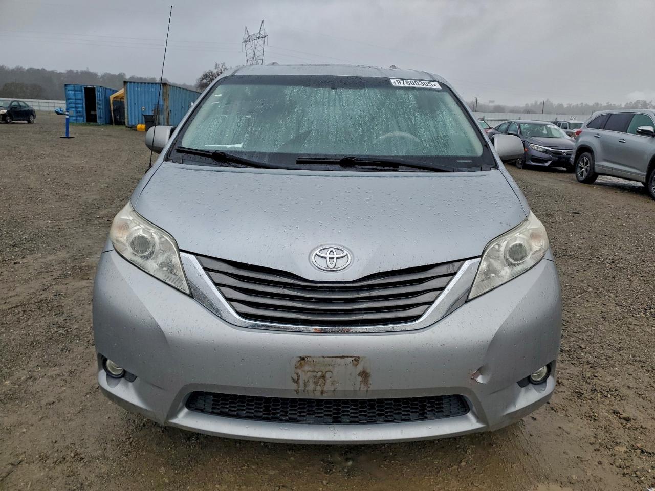2014 TOYOTA SIENNA XLE photo 5