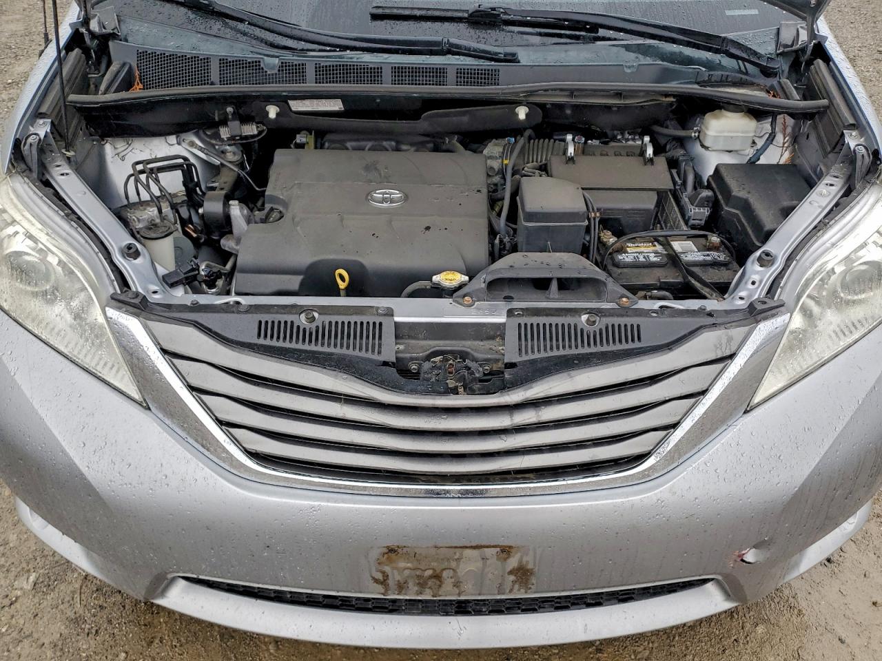 2014 TOYOTA SIENNA XLE photo 12