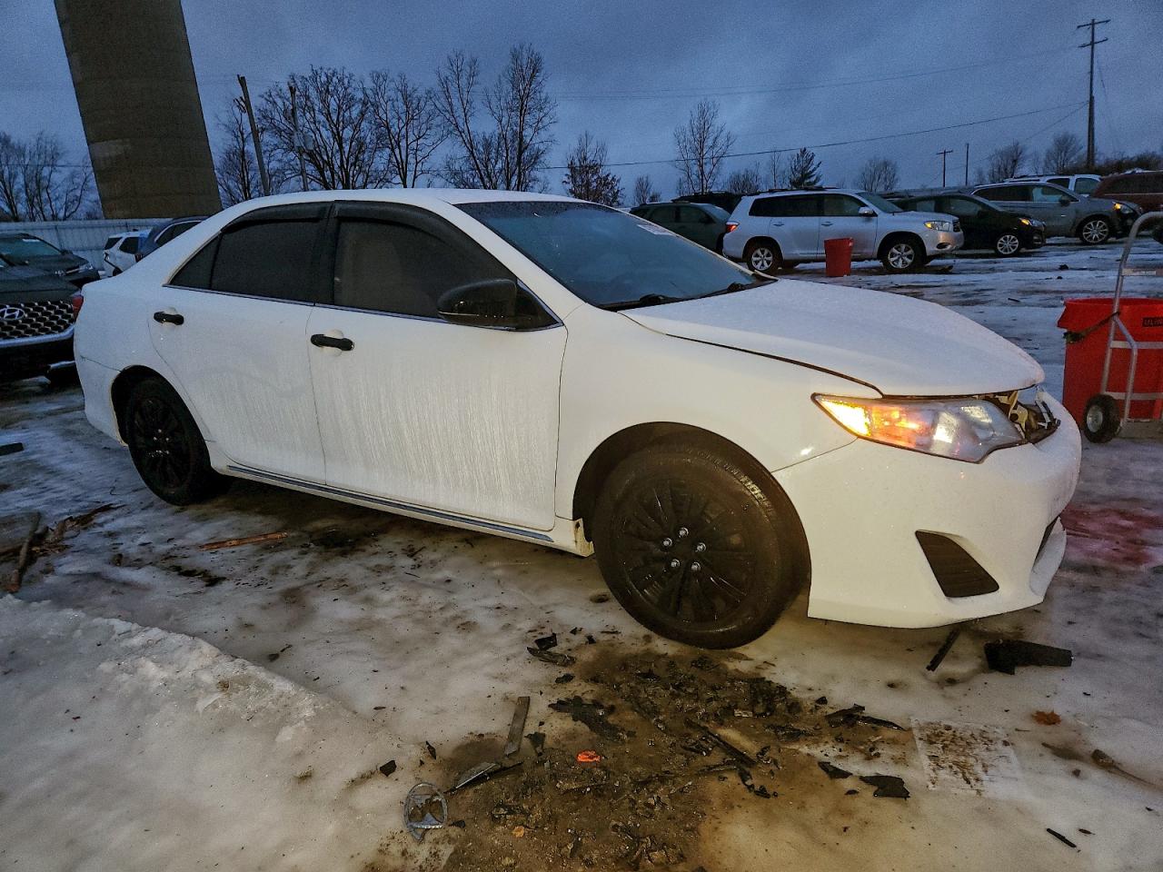 2013 TOYOTA CAMRY L photo 4