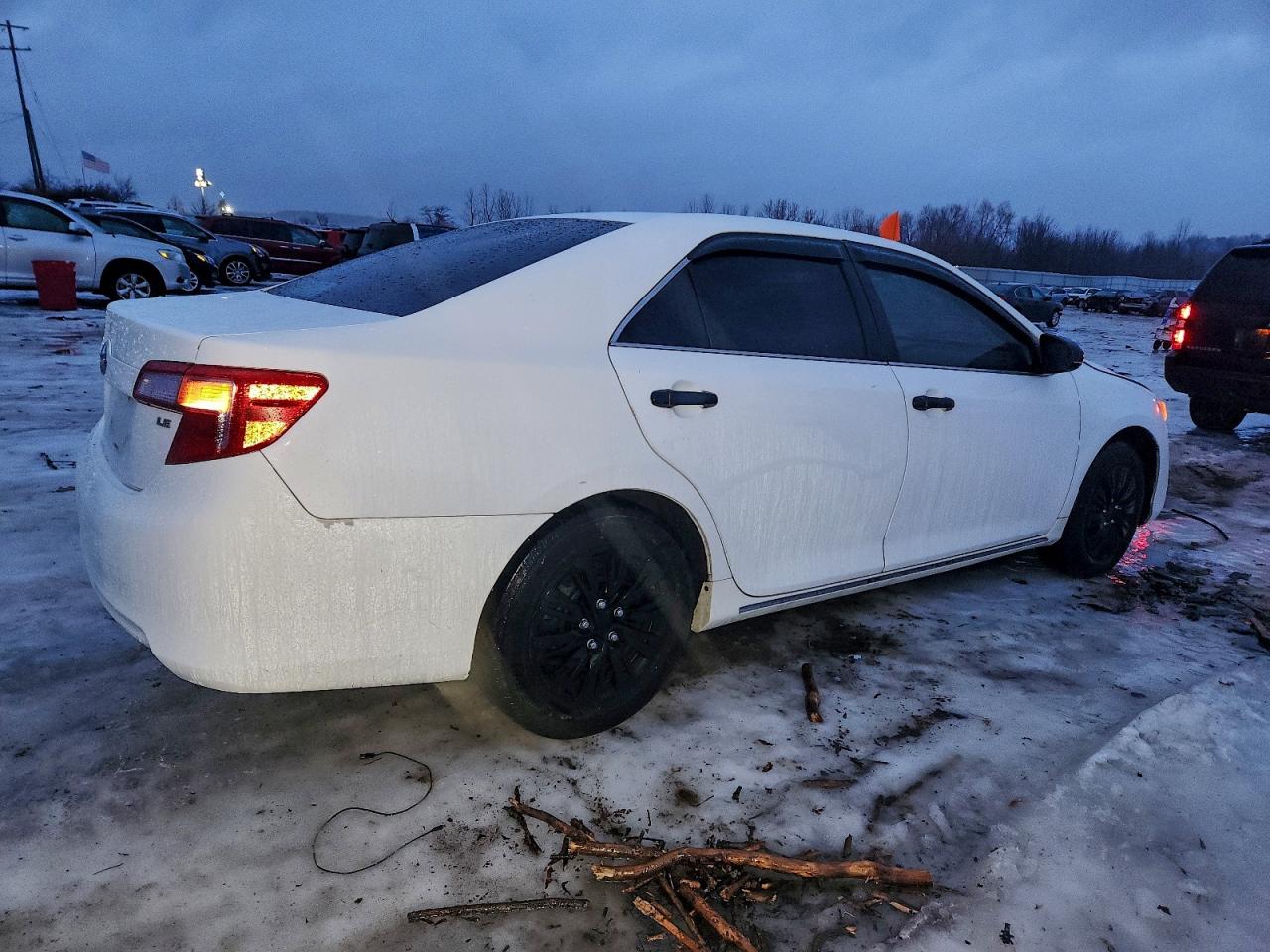 2013 TOYOTA CAMRY L photo 3
