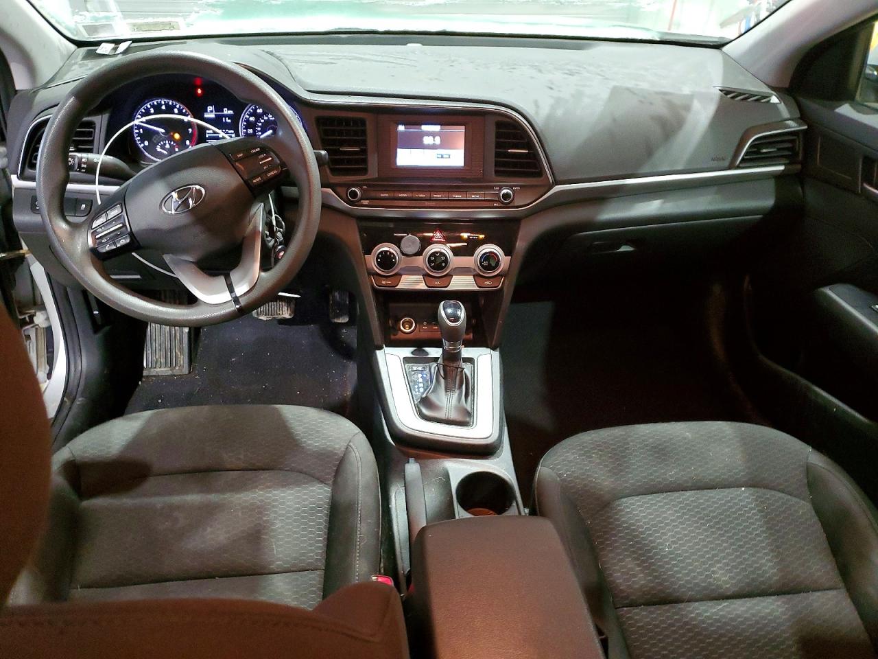 2019 HYUNDAI ELANTRA SE photo 8