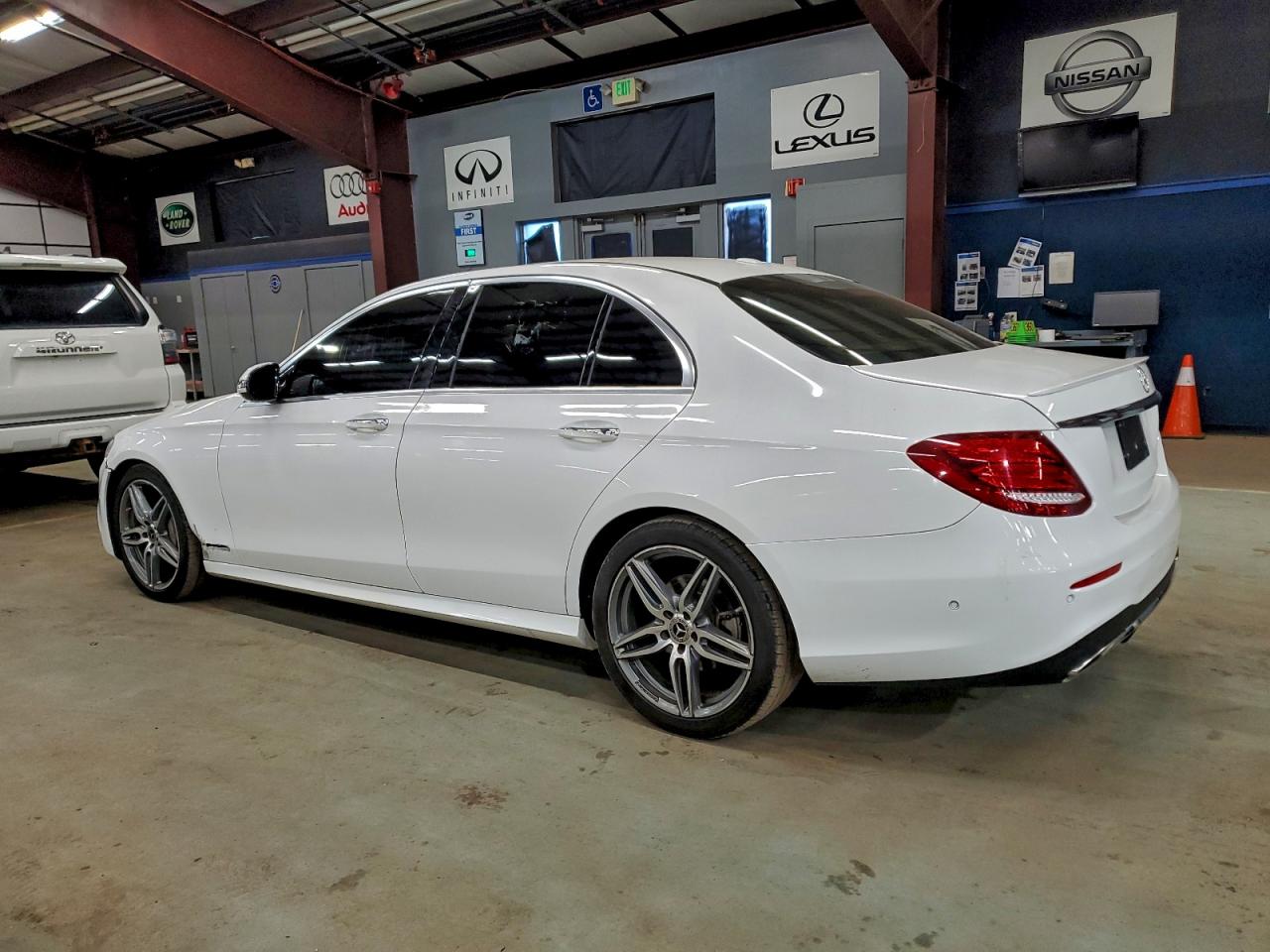 2018 MERCEDES-BENZ E 300 photo 4