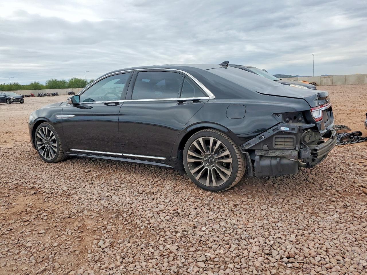 2018 LINCOLN CONTINENTAL RESERVE photo 2