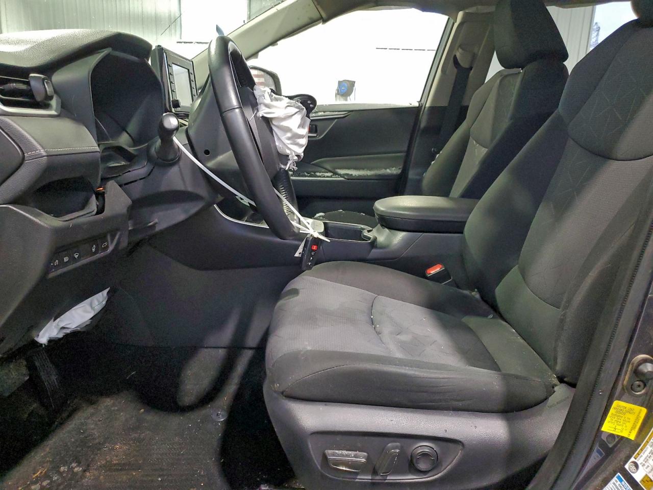2022 TOYOTA RAV4 XLE photo 7