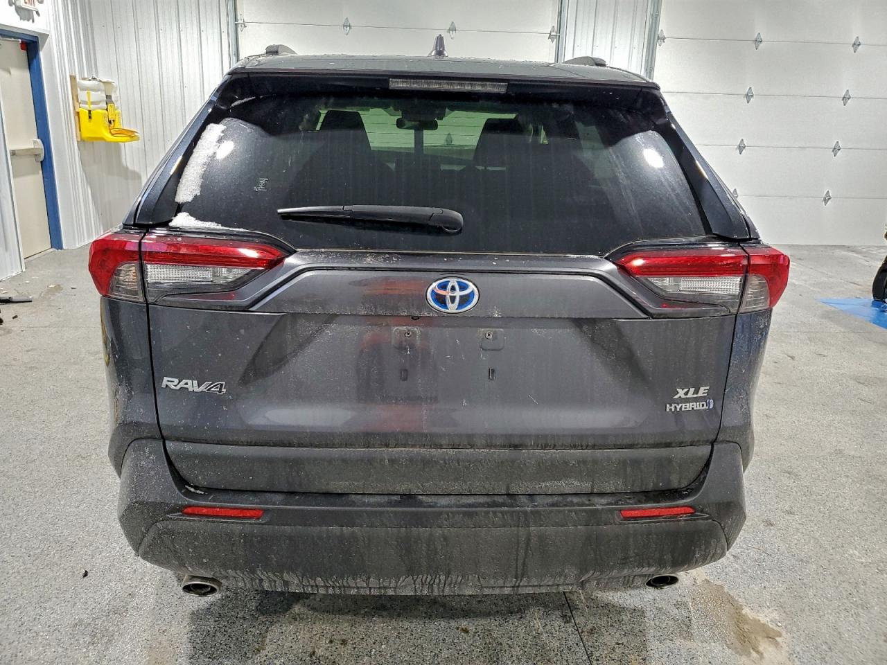 2022 TOYOTA RAV4 XLE photo 6