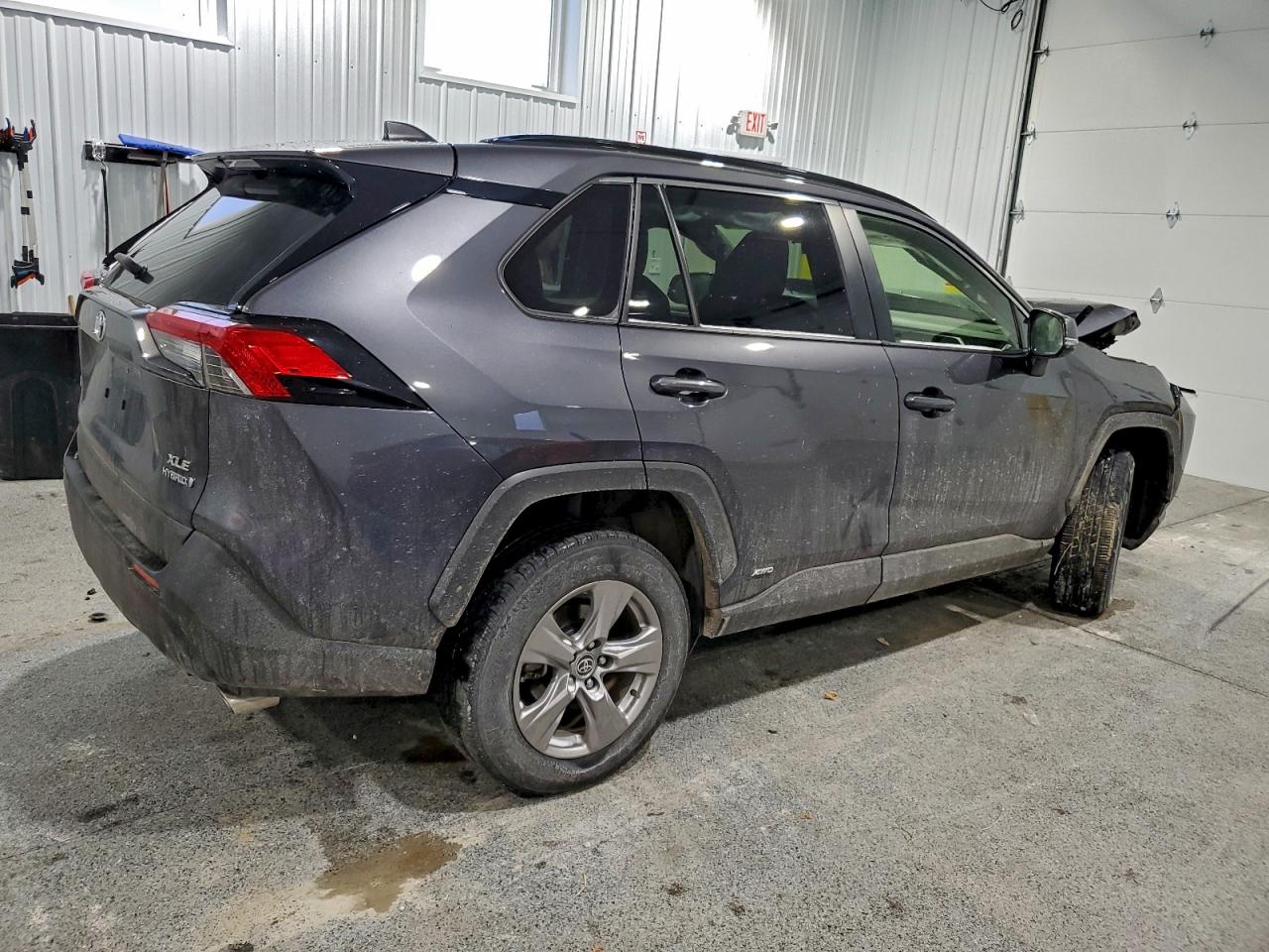 2022 TOYOTA RAV4 XLE photo 3