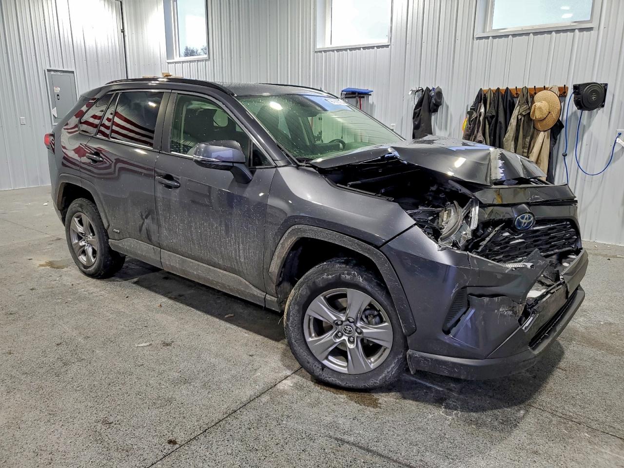 2022 TOYOTA RAV4 XLE photo 4