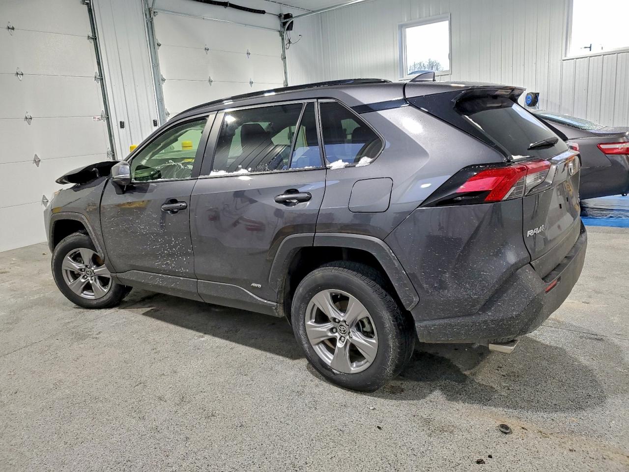 2022 TOYOTA RAV4 XLE photo 2