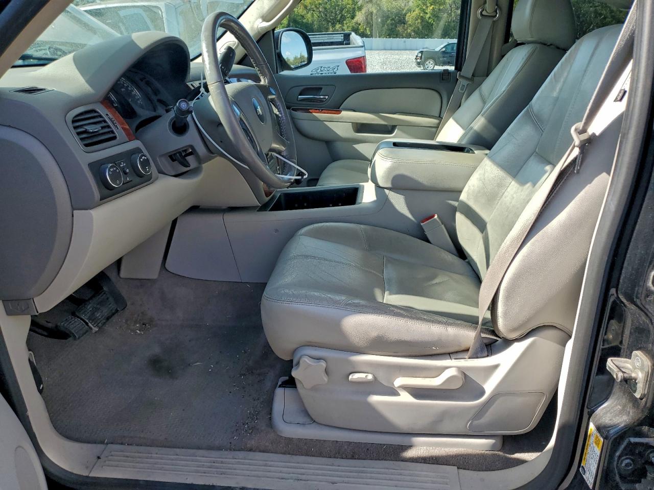 2011 CHEVROLET SUBURBAN K1500 LT photo 7