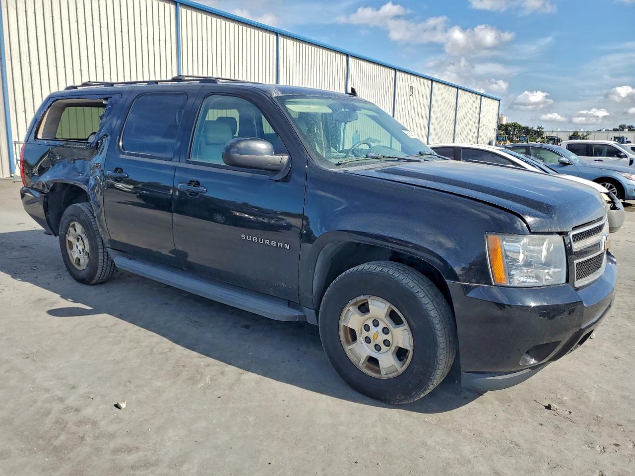 2011 CHEVROLET SUBURBAN K1500 LT photo 4