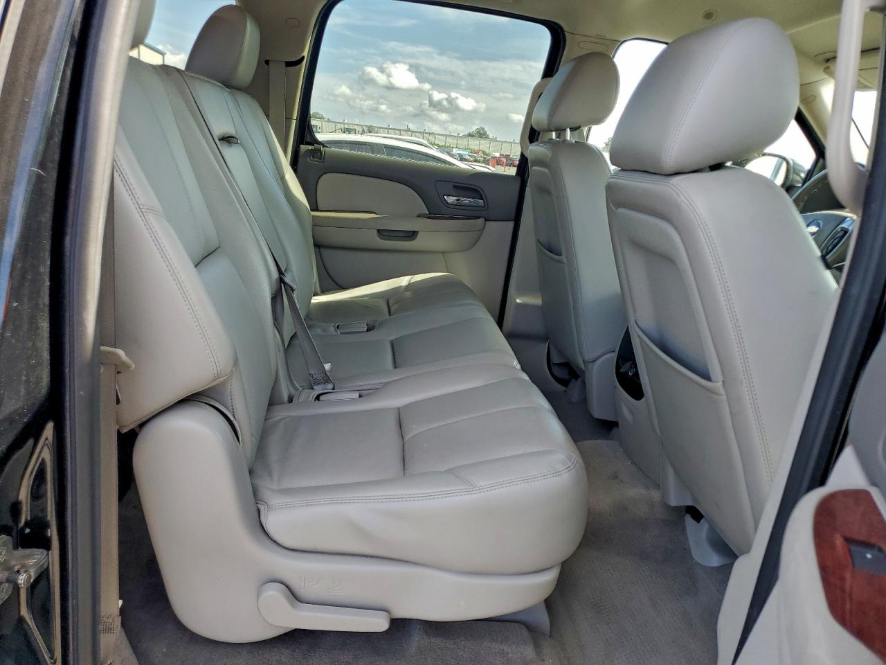 2011 CHEVROLET SUBURBAN K1500 LT photo 11