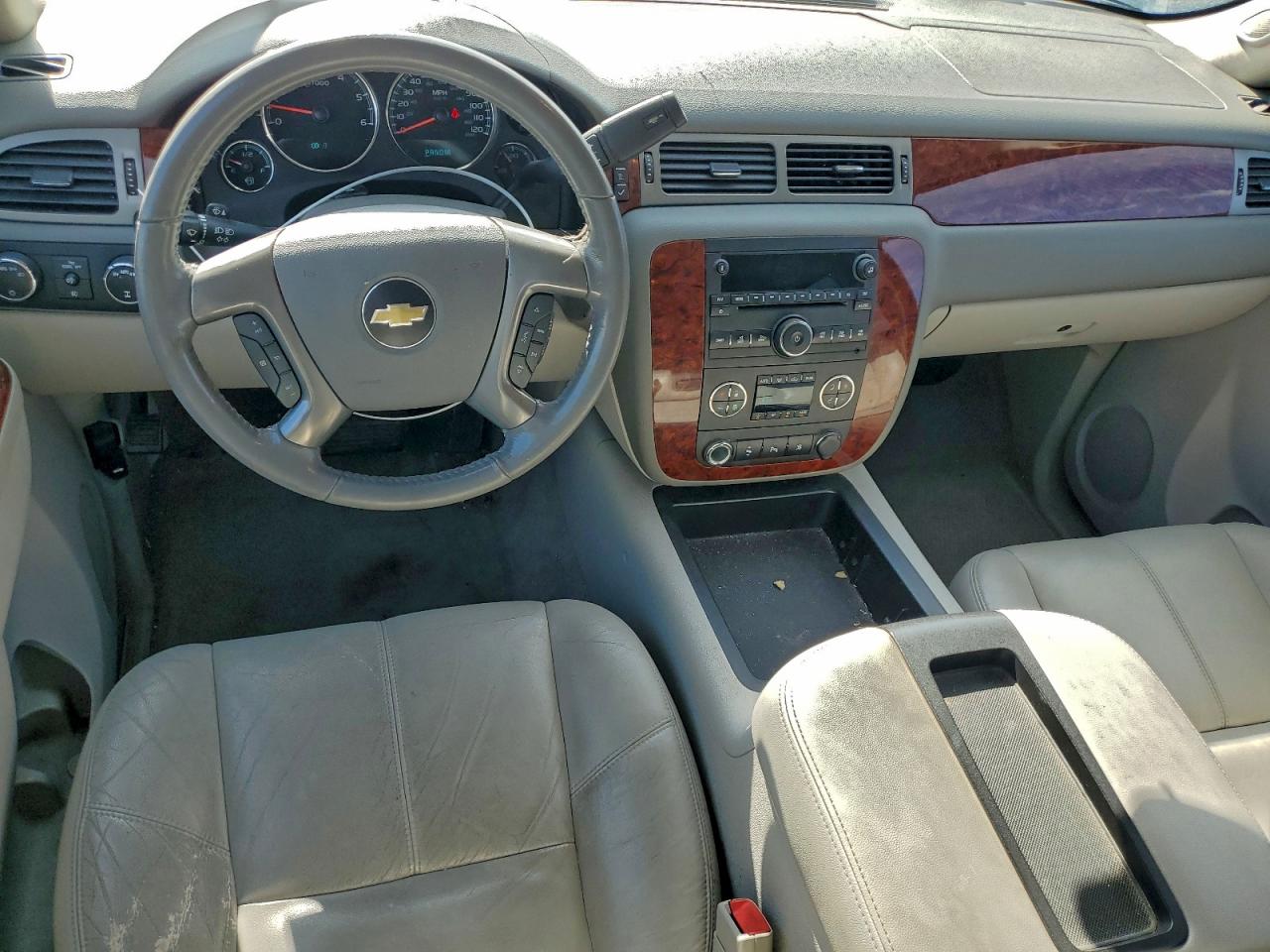 2011 CHEVROLET SUBURBAN K1500 LT photo 8