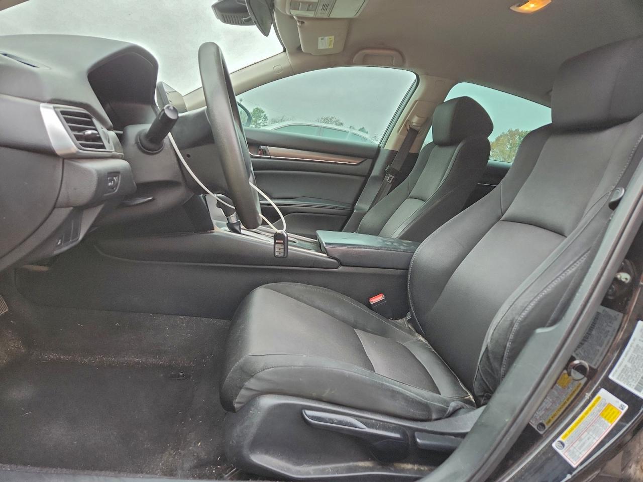 2018 HONDA ACCORD LX photo 7