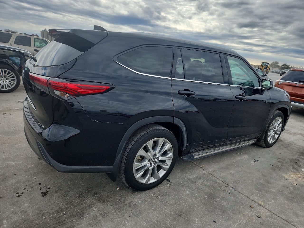 2022 TOYOTA HIGHLANDER LIMITED photo 7