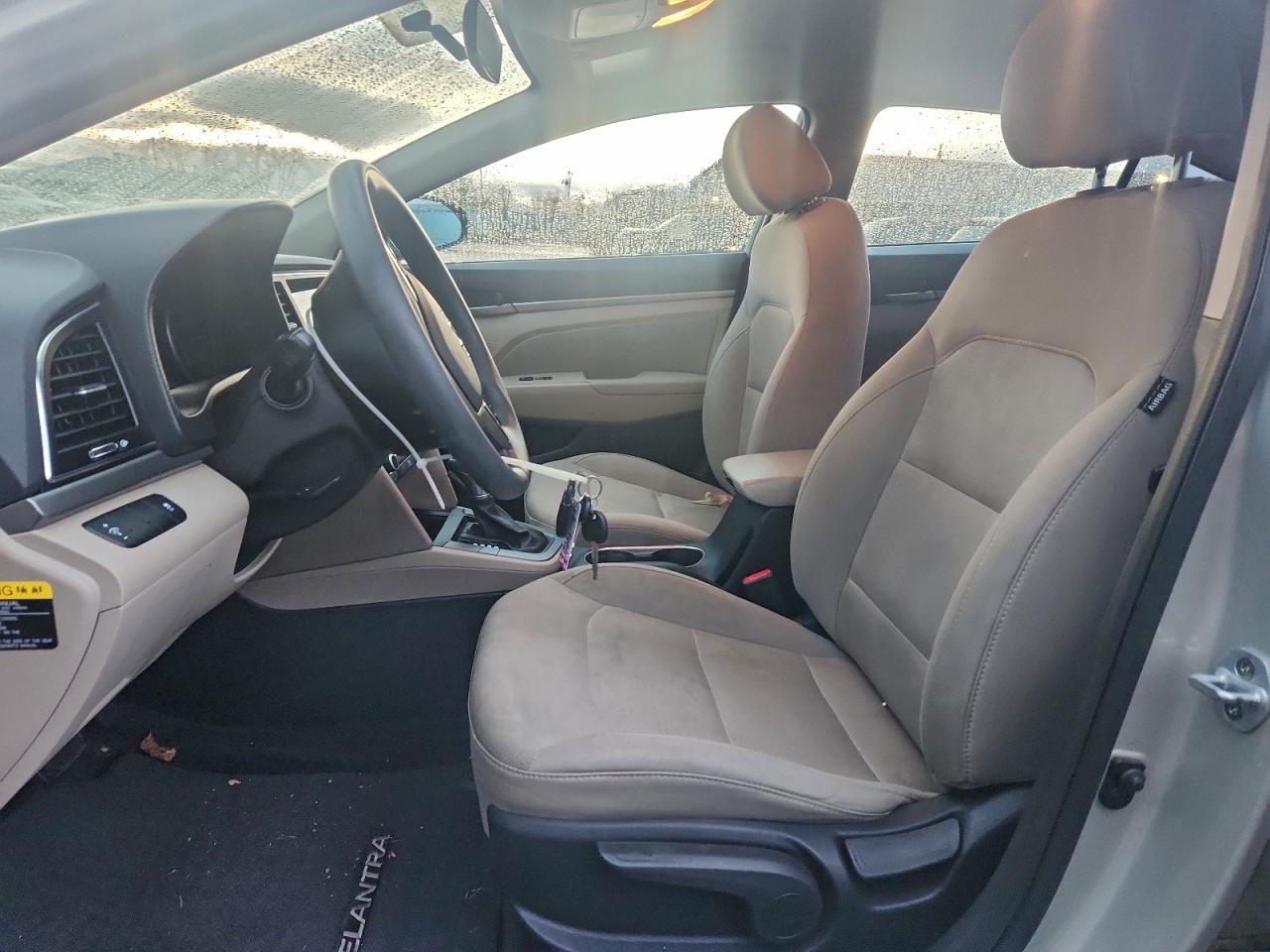 2017 HYUNDAI ELANTRA SE photo 7