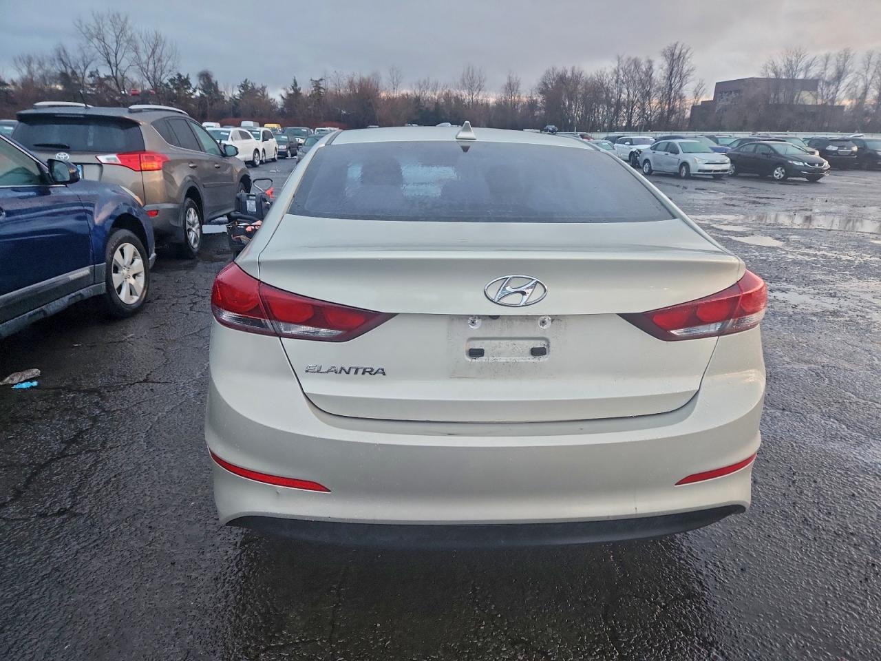 2017 HYUNDAI ELANTRA SE photo 6